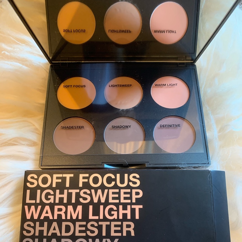 MAC
STUDIO FIX SCULPT AND SHAPE CONTOUR PALETTE